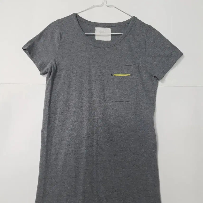 [BUNJANG] Women's Gray Short Sleeve T-Shirt with Pocket Detail / 여성 그레이 반팔 티셔츠 포켓 디테일 0220