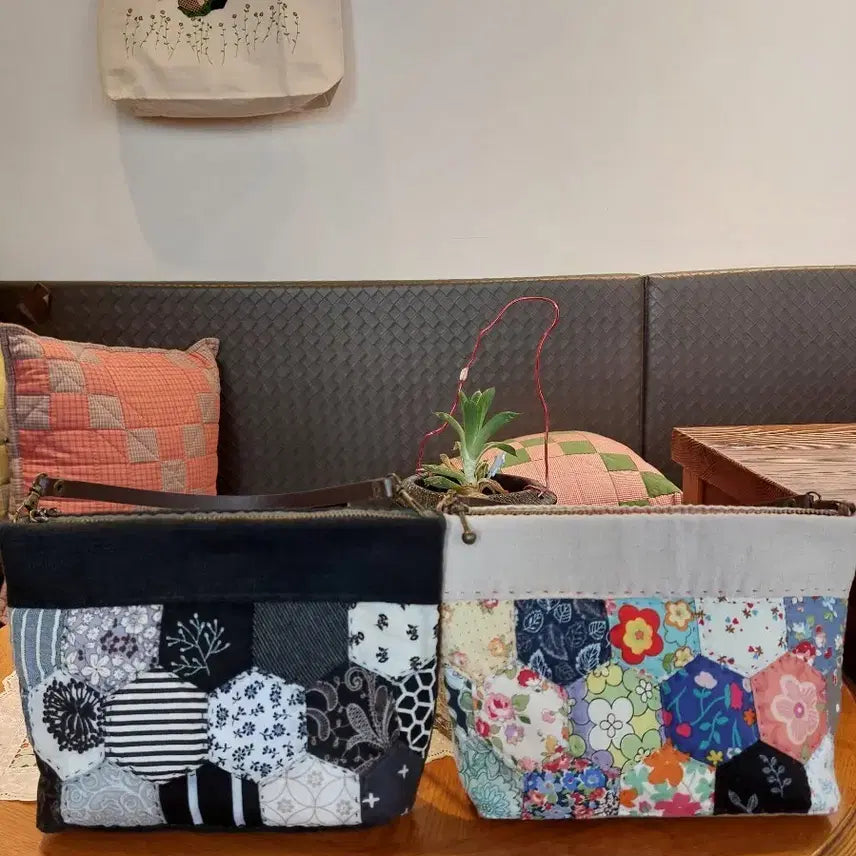 [BUNJANG] Hexagon Pattern Tote Bag - Black/Multi-Color / 헥사곤 토드백 블랙/컬러