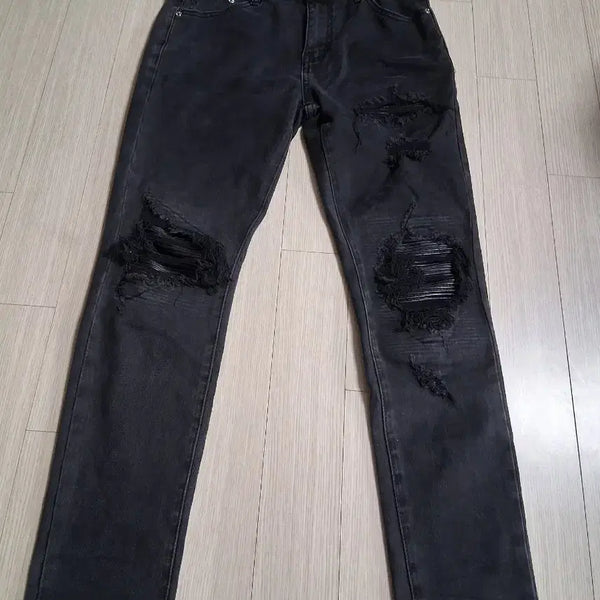 [BUNJANG] Amiri Black Distressed Denim Jeans / 아미리 블랙 데미지 청바지