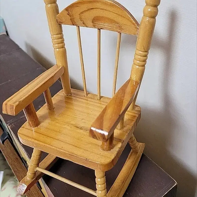 [BUNJANG] Handmade Wooden Rocking Chair for 1/6 Scale Dolls (Under 24cm) / 육일돌 인형 흔들의자 팝니다