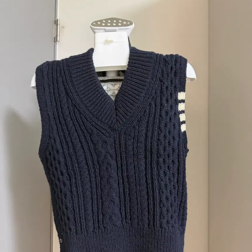 [BUNJANG] Thom Browne Donegal Cable Vest / 톰브라운 도네갈 케이블 베스트조끼