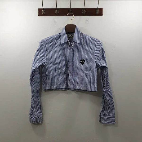 [BUNJANG] Comme des Garçons Women's Blue Stripe Black Emblem Cropped Long Sleeve Shirt S / S 꼼데가르송 여성 블루 스트라이프 블랙와펜 리폼 긴팔 셔츠 크롭 숏 남방