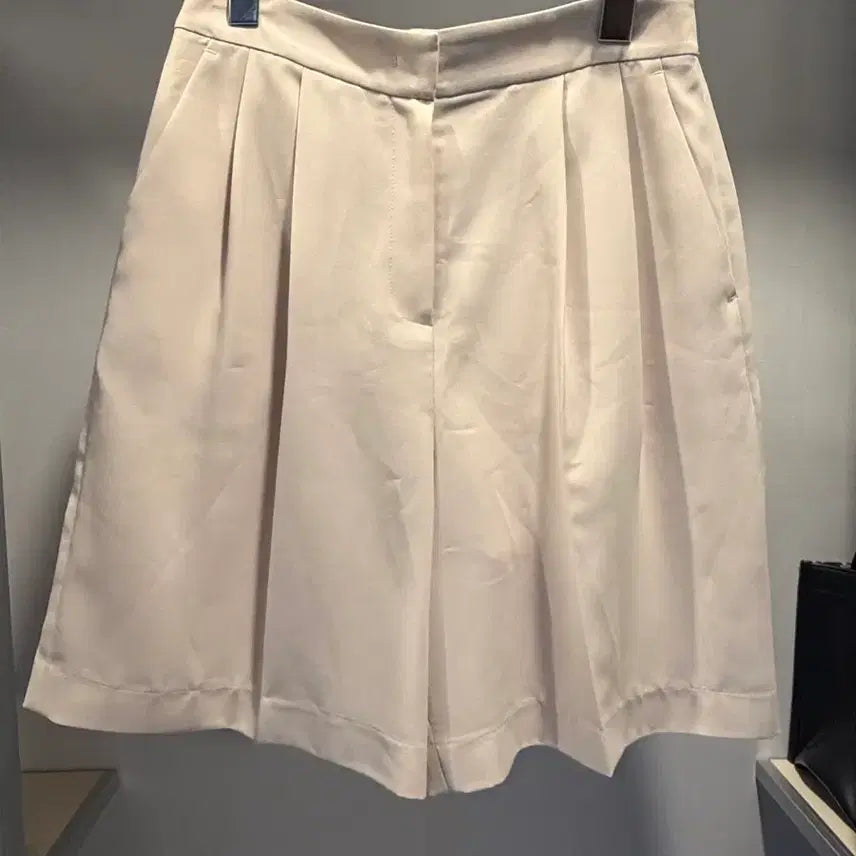 [BUNJANG] Beige Pleated Shorts / 베이지색 플리츠 반바지