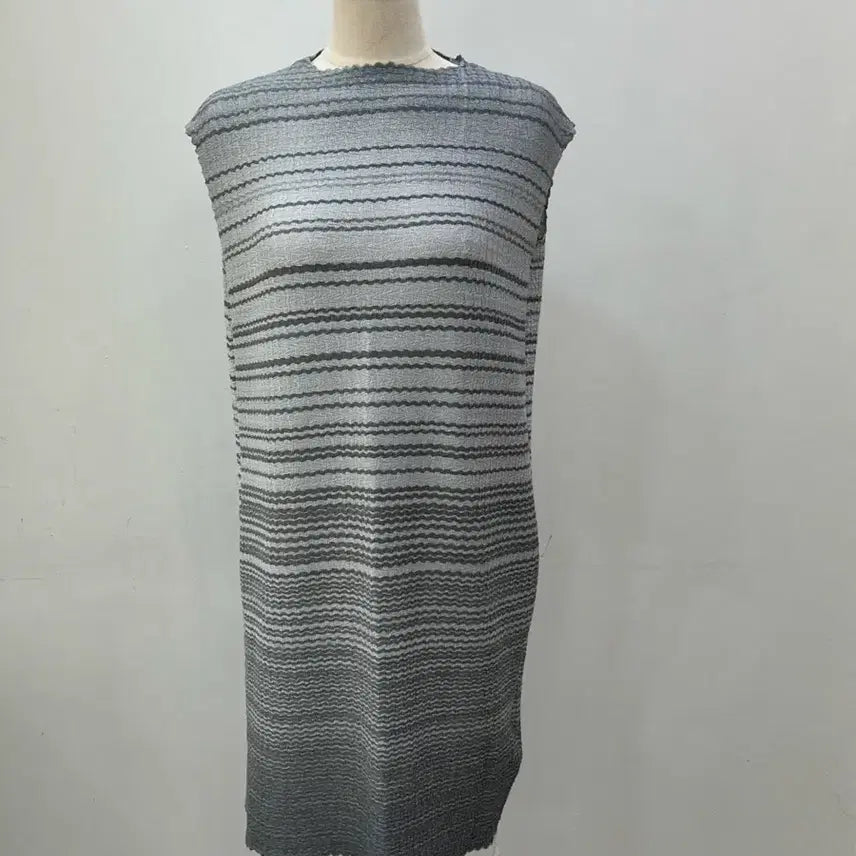 [BUNJANG] Pleats Me Stripe Gradient Dress / (미착용) 플리츠 미 원피스