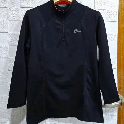 [BUNJANG] Nepa Zip-up T-shirt Black S / (Y)네파 집업 티셔츠 블랙 S