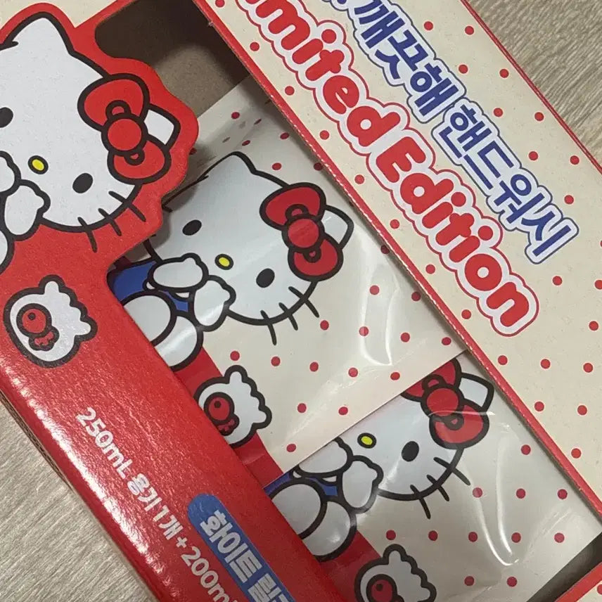 [BUNJANG] Kerasys Hello Kitty Limited Edition Hand Wash Refill (White Lily Scent) / 아이!깨끗해 핸드워시 헬로키티 리미티드 에디션 리필 2개