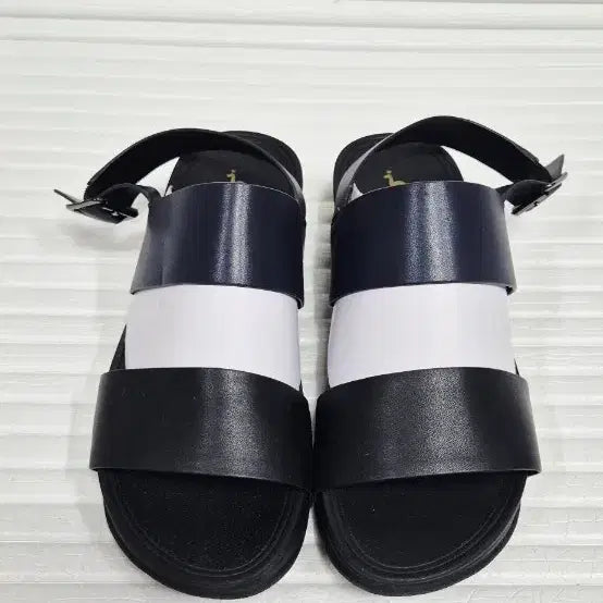 [BUNJANG] Hazzys Strap Sandals Size 240 / 헤지스 스트랩 샌들 240사이즈