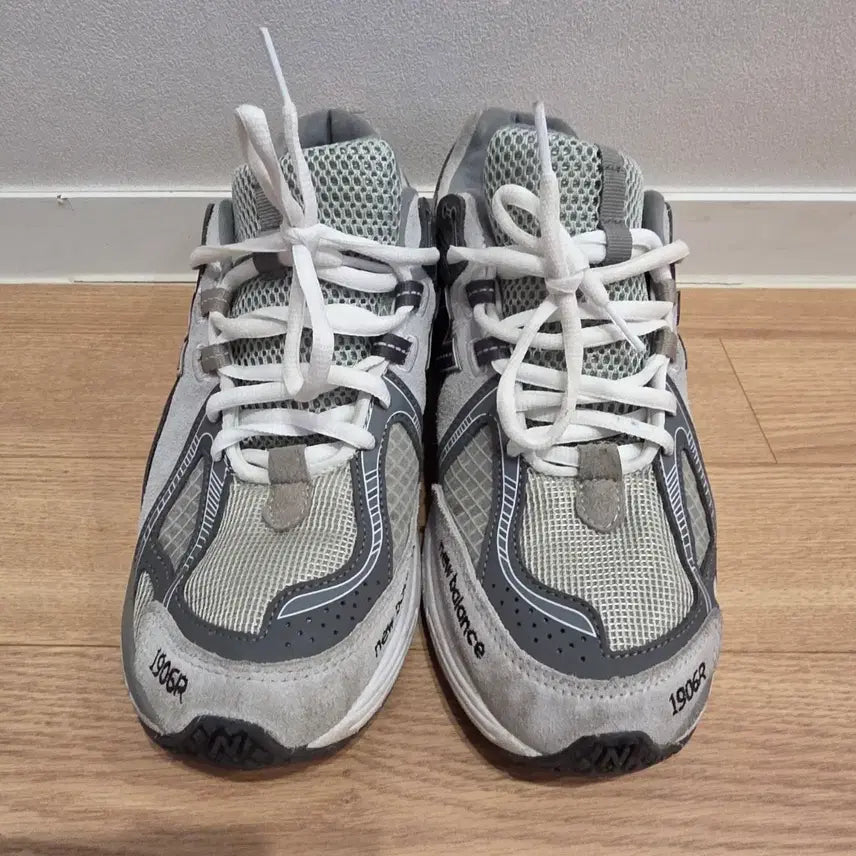 [BUNJANG] New Balance 1906R Sneakers Grey Size 275 / 뉴발란스 1906R 운동화 그레이 275