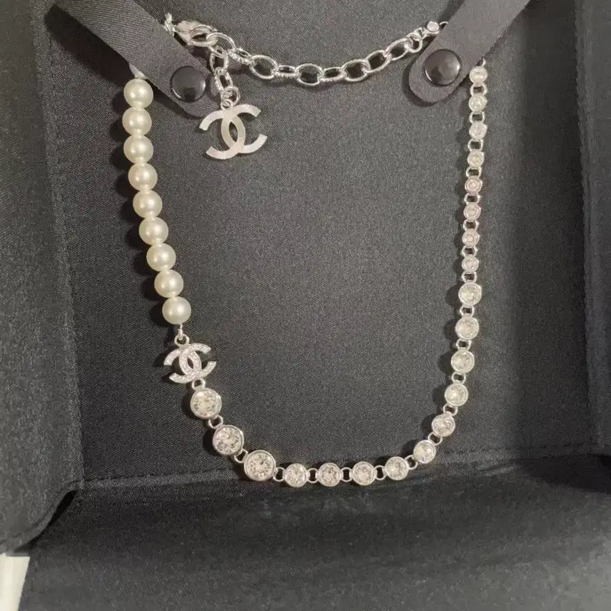 [BUNJANG] Chanel Pearl CC Logo Cubic Necklace / 샤넬 진주 목걸이