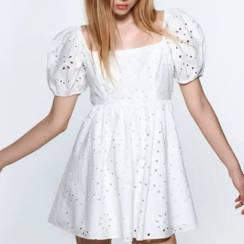 [BUNJANG] Zara Backless Eyelet Embroidered Dress S / 자라 백리스 펀칭 자수 아일렛 휴가 원피스 S