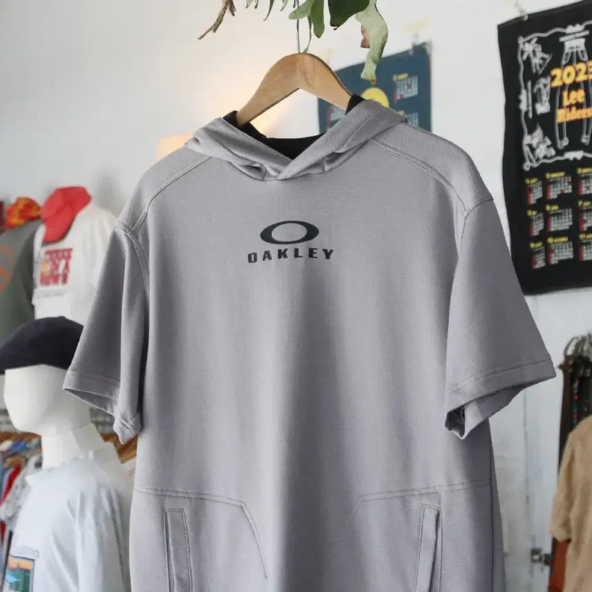 [BUNJANG] Oakley Track Hood Short Sleeve T-Shirt / (착용컷) OAKLEY 트랙 후드 반팔 티셔츠 (남성용 100)