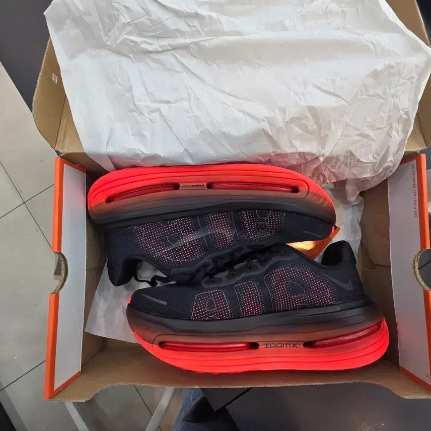 [BUNJANG] Nike Zoom Vomero Premium Bright Crimson/Black Limited Edition Sneakers / 공홈 한정판) 보메로 프리미엄 브라이트 크림슨/블랙