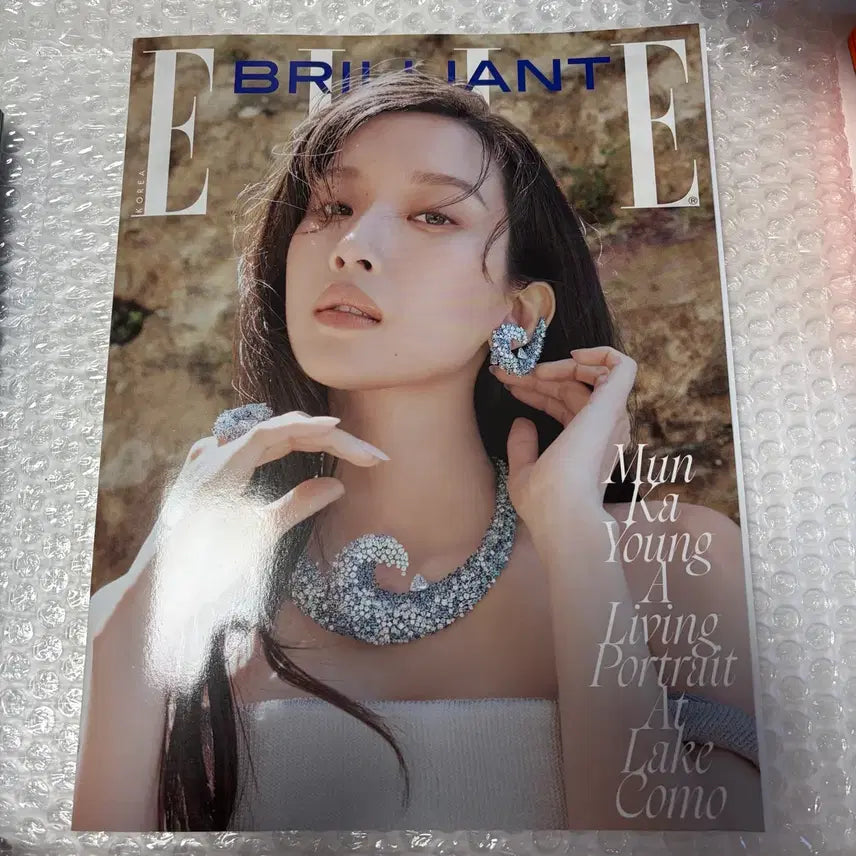 [BUNJANG] Mun Ka Young Elle Korea Magazine Cover Photoshoot / 문가영 표지 부록 엘르 코리아 매거진 화보 ELLE 잡지