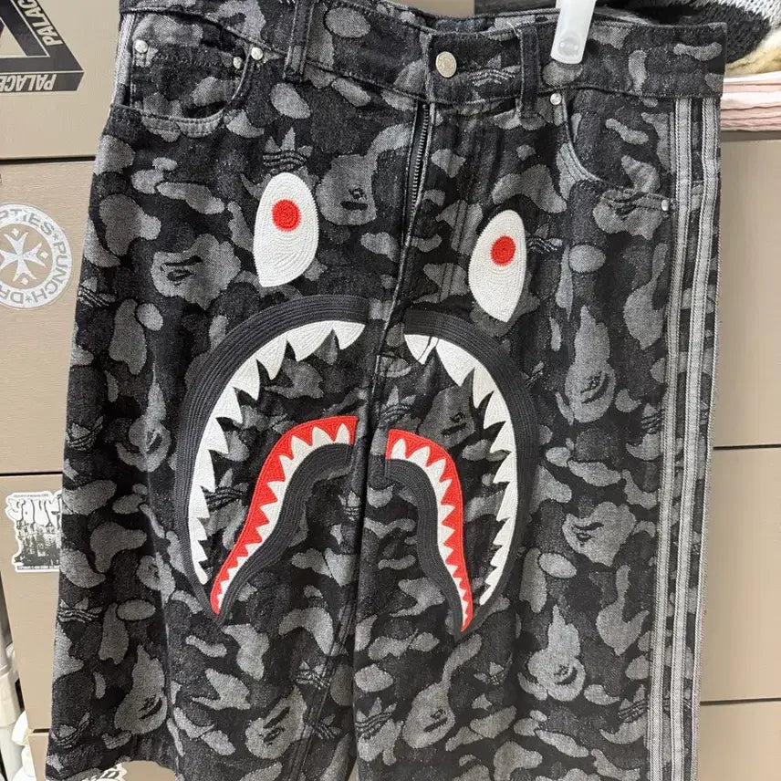 [BUNJANG] BAPE x Adidas Shark Denim Pants (Size S) / (S) 베이프 아디다스 샤크데님 팬츠