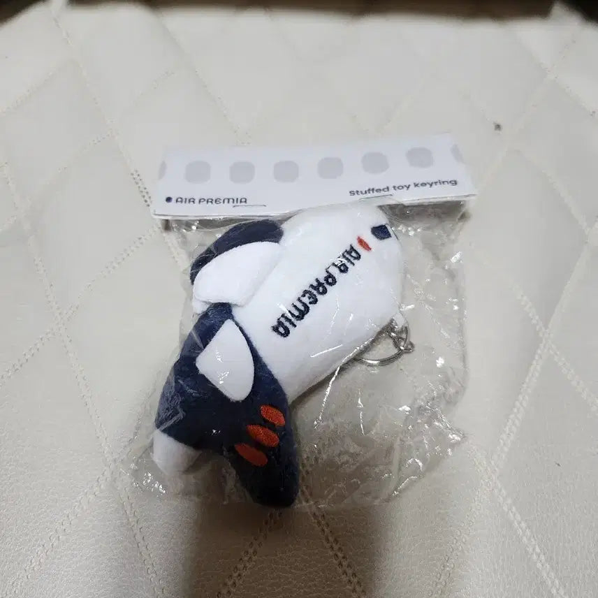 [BUNJANG] Air Premia Airplane Plush Keychain / 에어프레미아 비행기 인형 키링 팝니다.