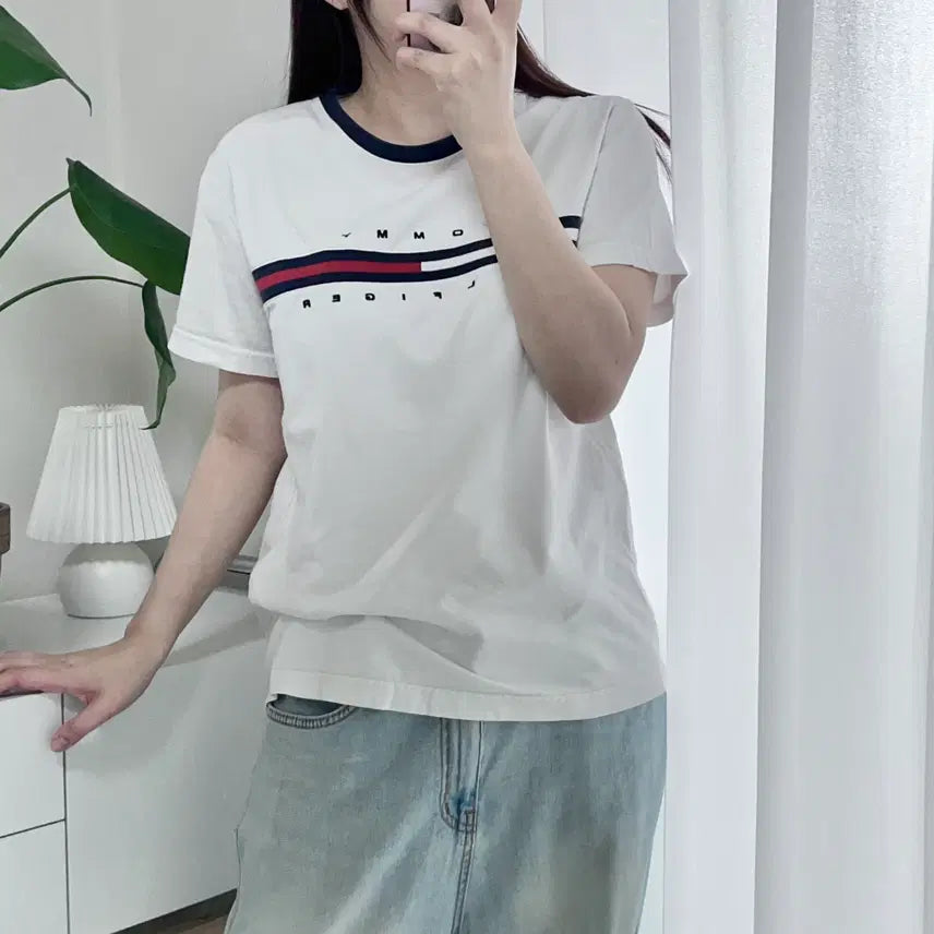 [BUNJANG] Tommy Hilfiger White Stripe Logo Round Neck T-Shirt (M) / 타미 화이트 띠줄로고 라운드 반팔티 [ M ]