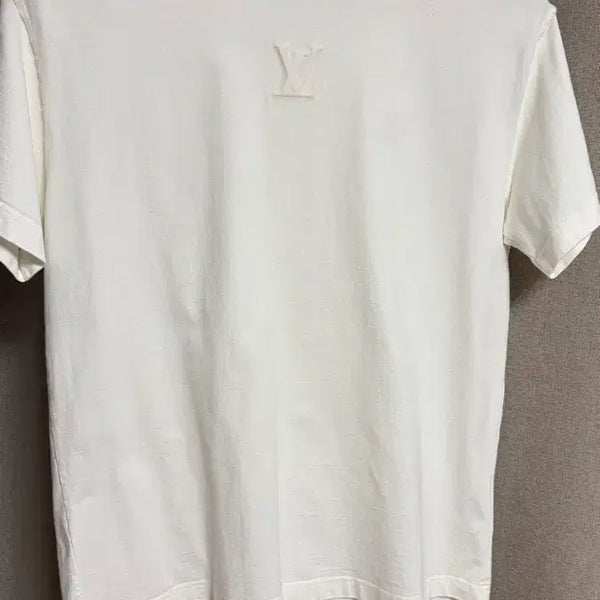 [BUNJANG] Louis Vuitton Embossed LV T-Shirt XS / 루이비통  엠보스드 LV 티셔츠 XS