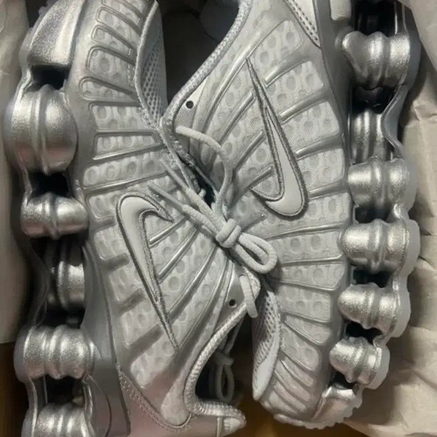 [BUNJANG] Nike Shox TL Pure Platinum Metallic Silver Sneakers / (새상품) 나이키 샥스 TL 퓨어 플래티넘 메탈릭 실버 235,240