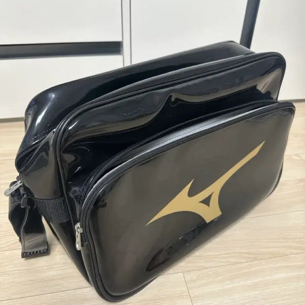 [BUNJANG] Mizuno Enamel Shoulder Bag Black / 미즈노 에나멜 가방 블랙