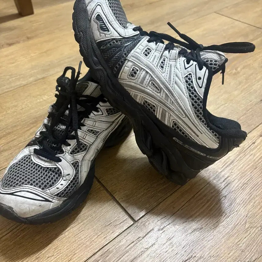 [BUNJANG] ASICS Gel-Kayano Legacy Sneakers White Black / 아식스 젤 카야노 운동화 화이트 블랙