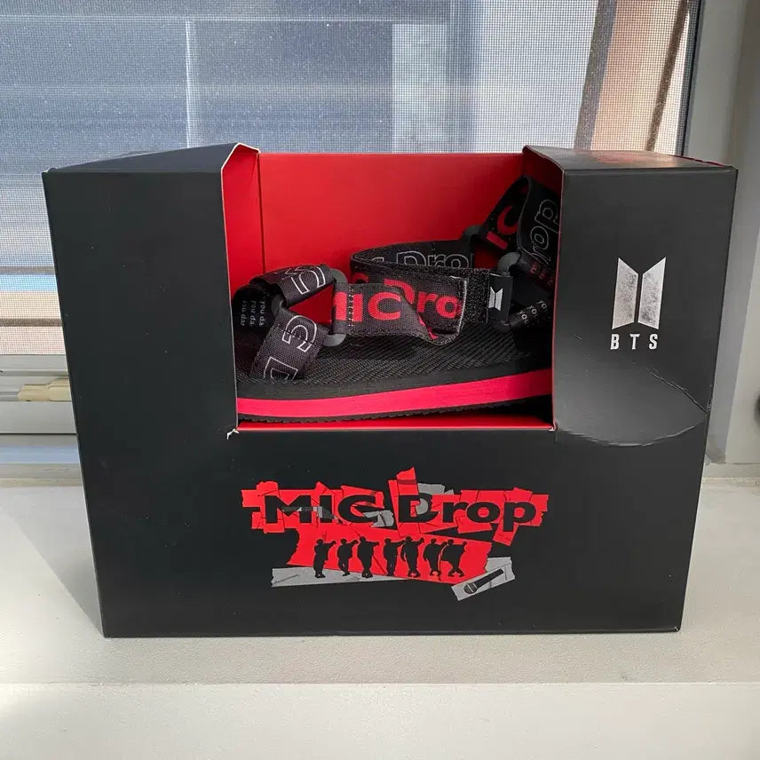 [BUNJANG] BTS Mic Drop Sandals Black Red (Size 250) / (250) BTS 방탄소년단 마이크드롭 샌들 블랙 레드