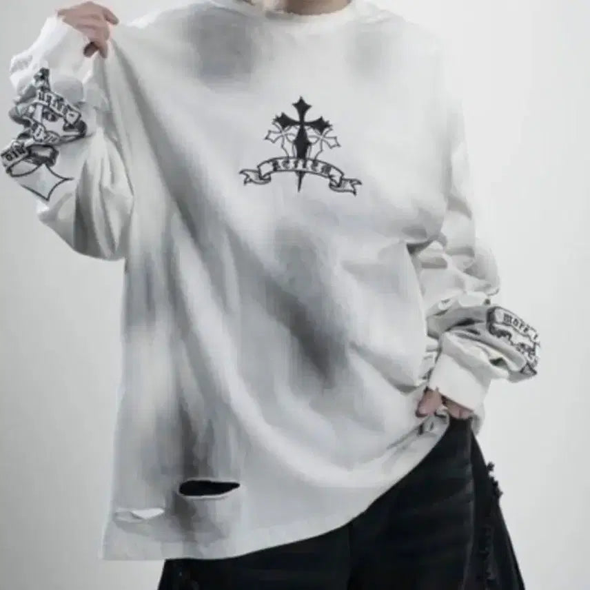 [BUNJANG] Repllem Cross Embroidery Damaged Long Sleeve / 레플렘 크로스 자수 데미지 긴팔