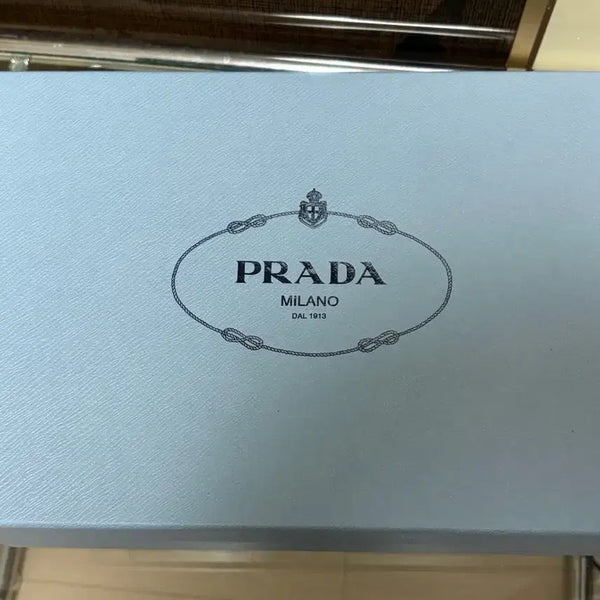 [BUNJANG] Prada Shoebox / 프라다 박스 상자 신발 가로30cm 세로 20cm정도 속지 있음