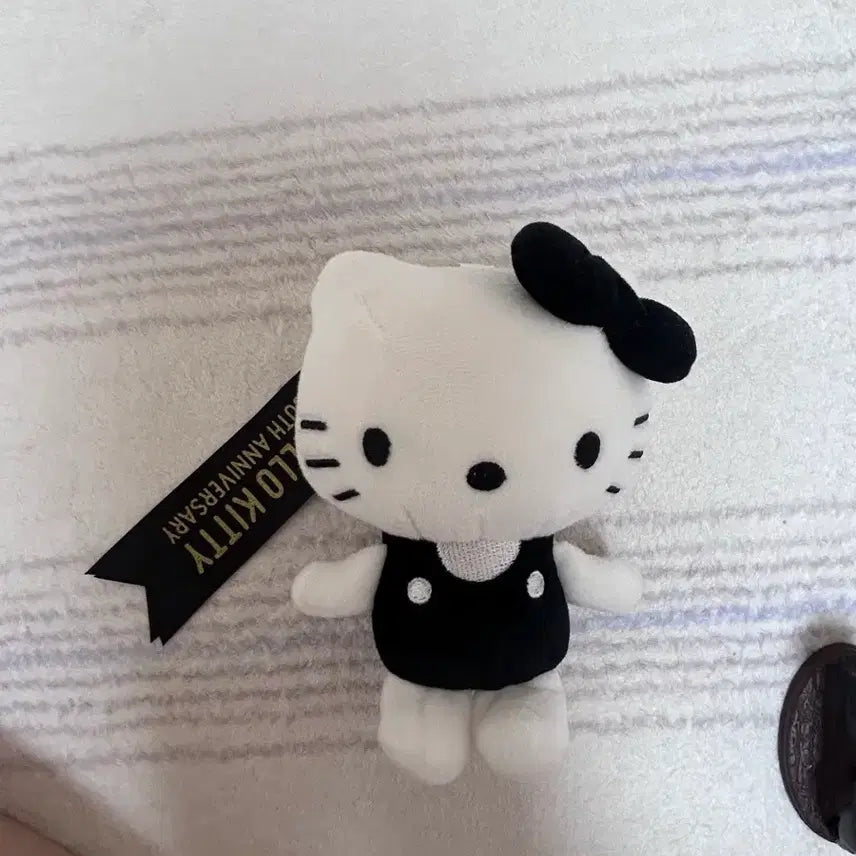 [BUNJANG] Sanrio 50th Anniversary Kitty Keychain / [산리오] 50주년 키티 키링