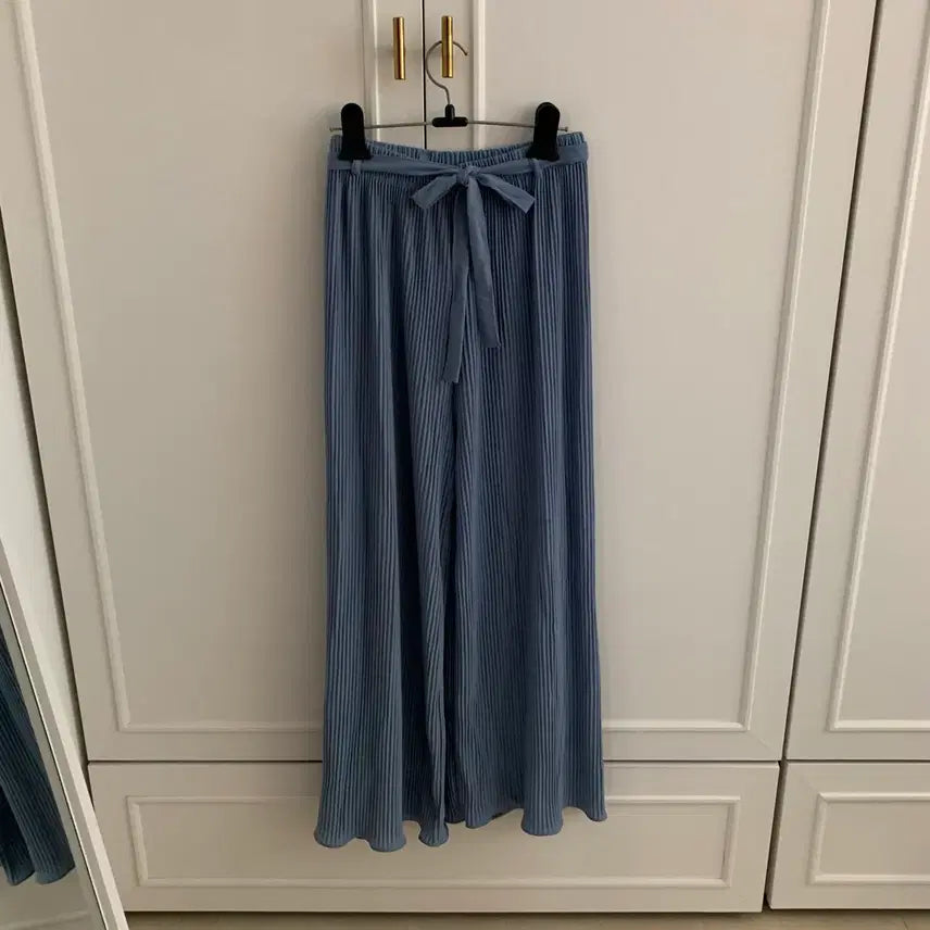 [BUNJANG] Sky Blue Pleated Wide Pants / 시원하고편한 하늘색 주름 플리츠 와이드 팬츠