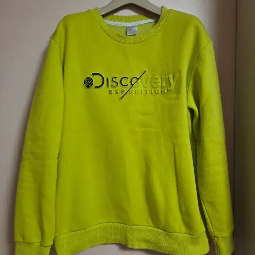 [BUNJANG] Discovery Expedition Embossed Logo Sweatshirt Yellow / 디스커버리 익스페디션 맨투맨 옐로우