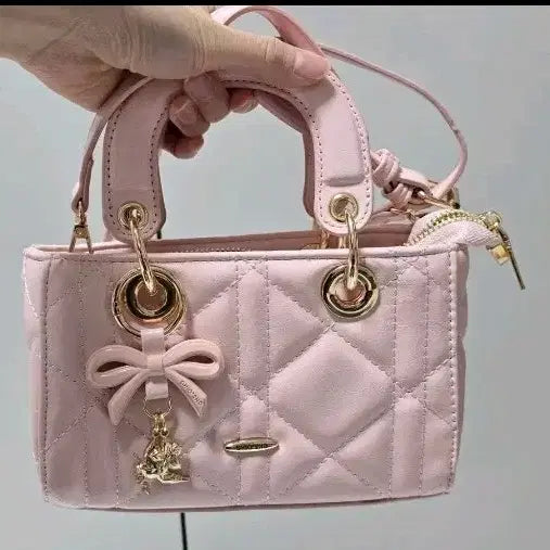 [BUNJANG] Pink Quilting Lady Mini Crossbody Bag / 핑크 퀼팅 레이디 미니 크로스백