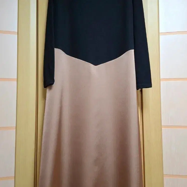 [BUNJANG] BANANA Color-Blocked Long Dress Black/Beige L (New) / BANANA 블랙/베이지 배색 롱 원피스 L (새상품)