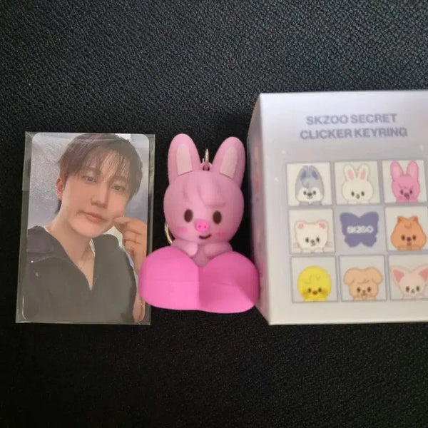 [BUNJANG] Stray Kids SKZOO Clicker Keyring Dwaekki + Changbin Lucky Draw Photocard / 스트레이키즈 스키즈 스키주  클리커키링 돼끼 + 창빈 4만원 특전 포카