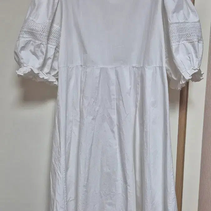 [BUNJANG] White Long Puff Sleeve A-Line Dress / 포커스.원피스(프리)상태좋음