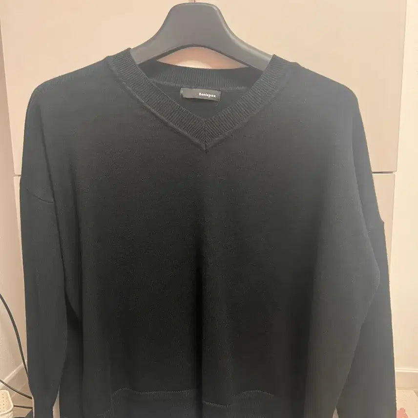 [BUNJANG] Black V-Neck Knit / 블랙 브이넥 니트