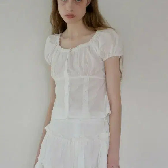 [BUNJANG] Lettera Lace Ruffle Half Sleeveless Blouse / 레테라 레이스 러플 하프 슬리브리스 블라우스