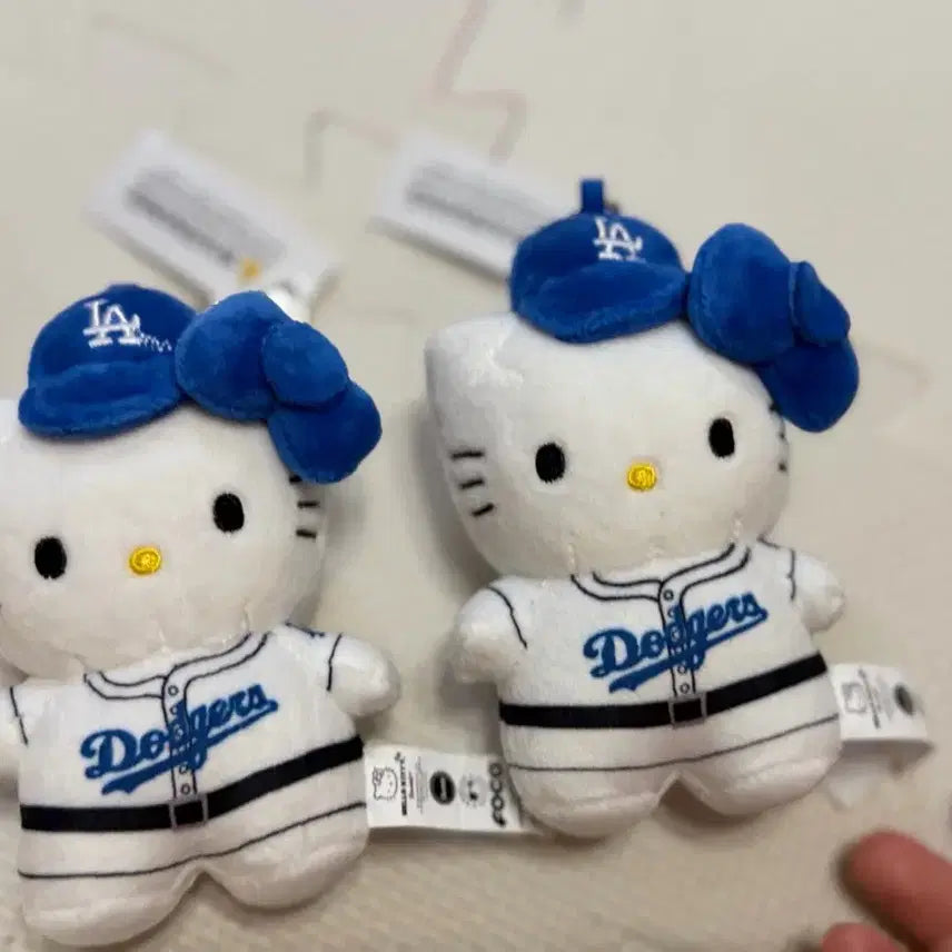 [BUNJANG] Hello Kitty LA Dodgers Uniform Plush Keyring / 헬로키티 유니폼 인형키링 / 개당가격