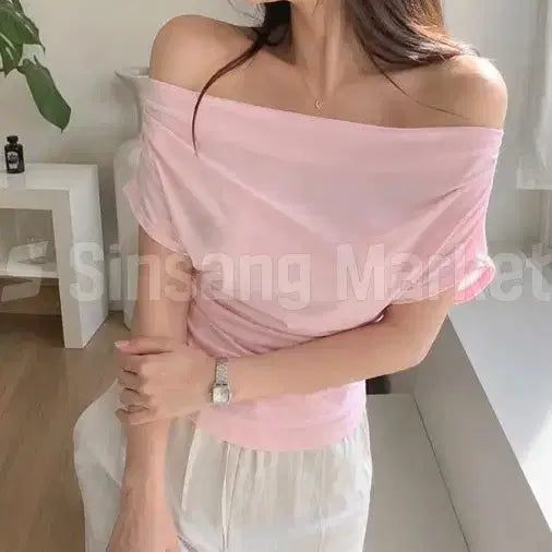 [BUNJANG] One-Shoulder Shirring Blouse / [빠른발송] 원오프숄더티 언발오프숄더 블라우스 투웨이 가능 하객룩 셔링티