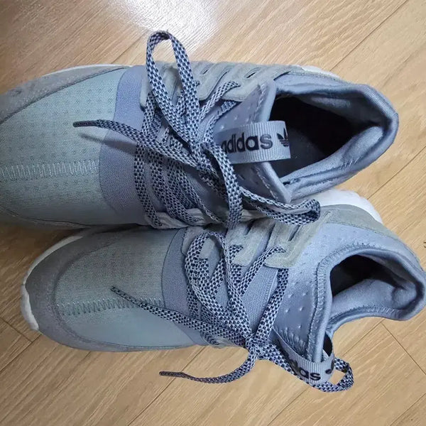[BUNJANG] Adidas Tubular Doom 2.0 Grey Sneakers / 220. 아디다스 튜블러 돔 2.0 그레이