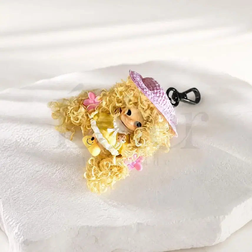 [BUNJANG] Blonde Girl Picnic Concept Keyring / 금발 소녀 인형 키링 피크닉 소녀