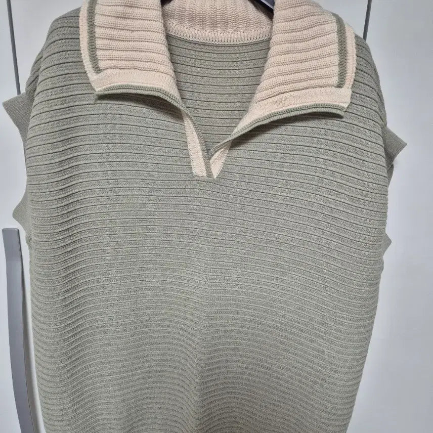 [BUNJANG] LEBEIGE 23SS Open Collar Knit / 르베이지 23ss 오픈 카라 니트