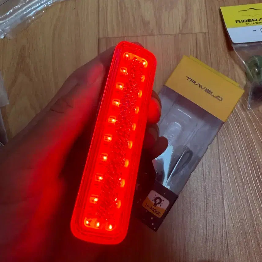 [BUNJANG] Travello Galaxy Rechargeable Bike Taillight / 트라벨로 자전거 후미등 픽시 로드