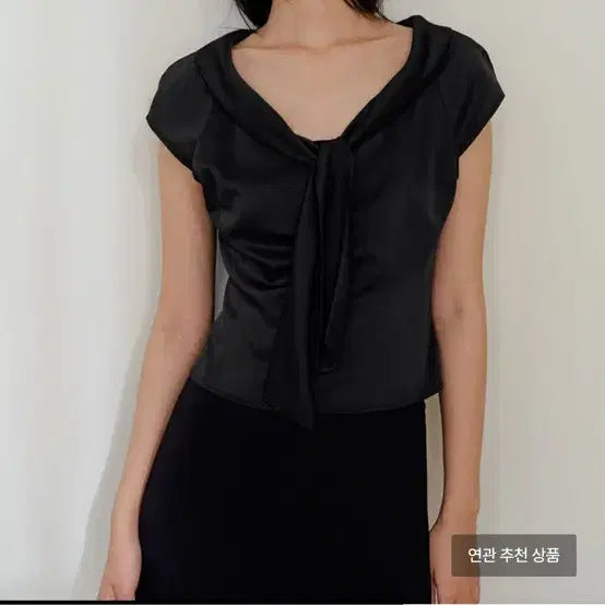 [BUNJANG] Kinder Salmon Valois Bowtie Top Black / 킨더살몬 발루아 보타이 탑 블랙 , Valois Bowtie Top Black