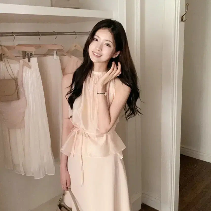 [BUNJANG] Pabbit Nude Halter Ballet Silhouette Blouse Ballet Beige / 퍼빗 누즈 홀터 발렛실루엣 블라우스 발렛베이지