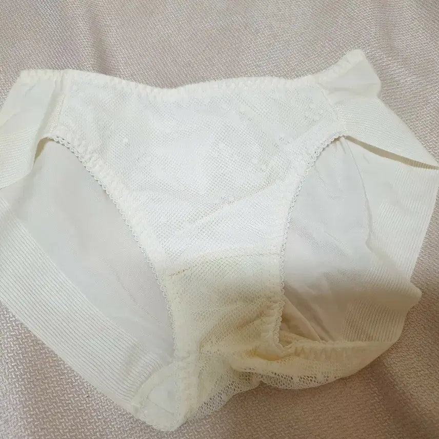 [BUNJANG] White Lace Lingerie Set / (중고)흰색 레이스 속옷