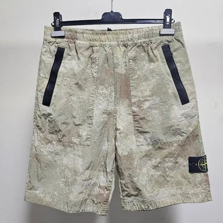 [BUNJANG] Stone Island Grid Camo Bermuda Shorts / 스톤아일랜드 그리드 카모 버뮤다 쇼츠 (매장판 새 상품)
