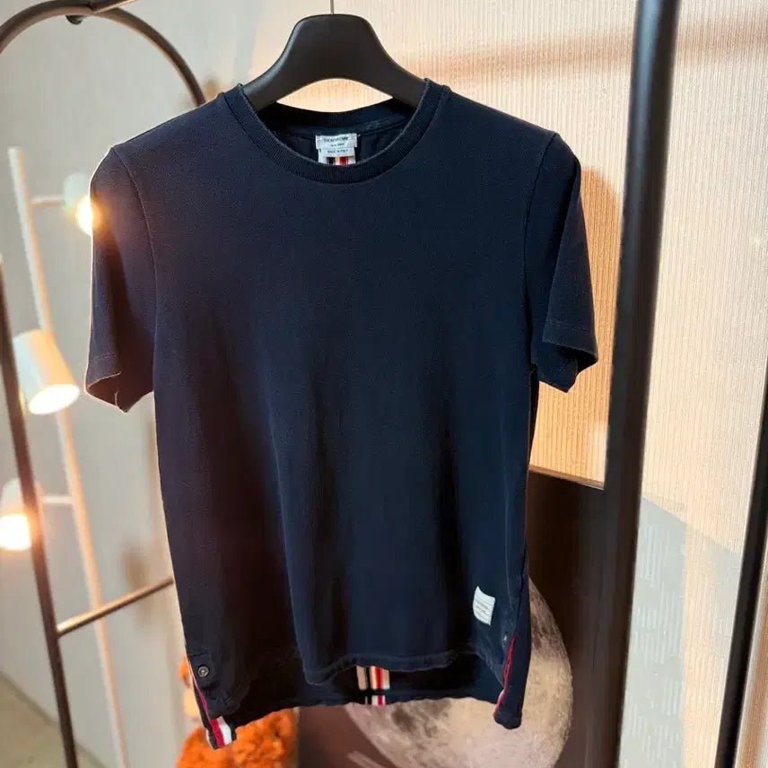 [BUNJANG] Thom Browne Navy Back Tricolor Stripe Short Sleeve T-Shirt / 톰브라운 백삼선 스트라이프 반팔 티셔츠 네이비