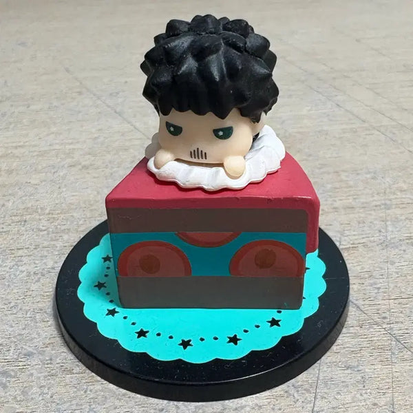 [BUNJANG] Kaiju No. 8 Kafka Hibino Cake Gacha Figure / [괴수8호] 히비노 카프카 가챠 피규어