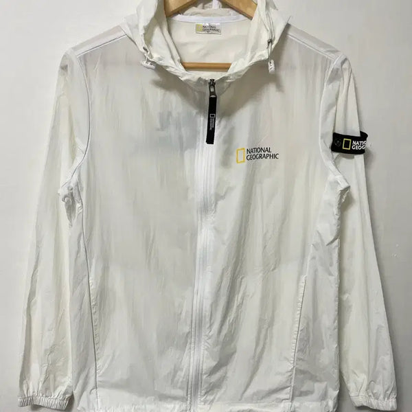 [BUNJANG] National Geographic Logo Functional Windbreaker Jacket / 95 NATIONAL GEOGRAPHIC 로고 기능성 바람막이 자켓