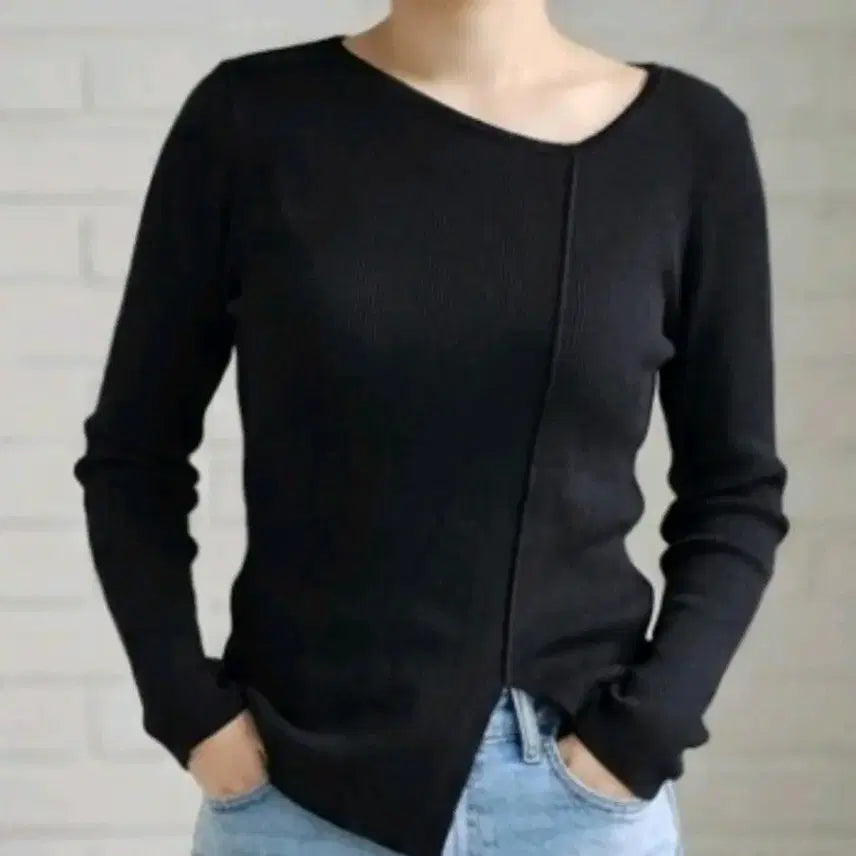 [BUNJANG] Black Diagonal Cut Asymmetric V-Neck Thin Long Sleeve Knit S (44-55) / 블랙 사선 컷팅 비대칭 브이넥 얇은 긴팔 니트 S 44~55